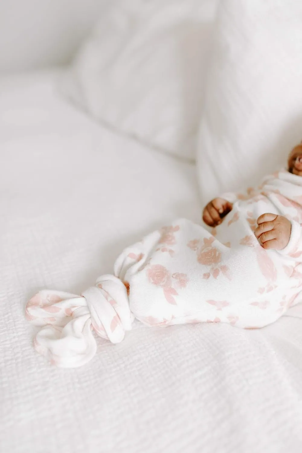 aden   anais Snuggle Knit Newborn Gift Set with Knotted Baby Gown, Swaddle Blanket, Infant Hat, and Bandana Bib, 0-3 Months, Rosettes