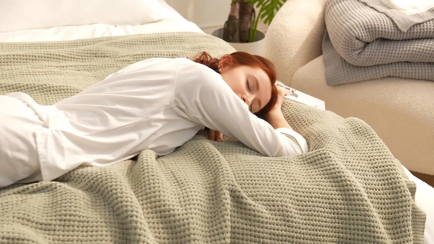Amélie Home Waffle Weave Sherpa Throw Blanket for Couch Bed Twin- Reversible Fleece Chenille Fuzzy Soft Cozy Fluffy Blankets Sofa Chair Living Room Bedroom Home Spring Decor, 60"x80", Sage Green