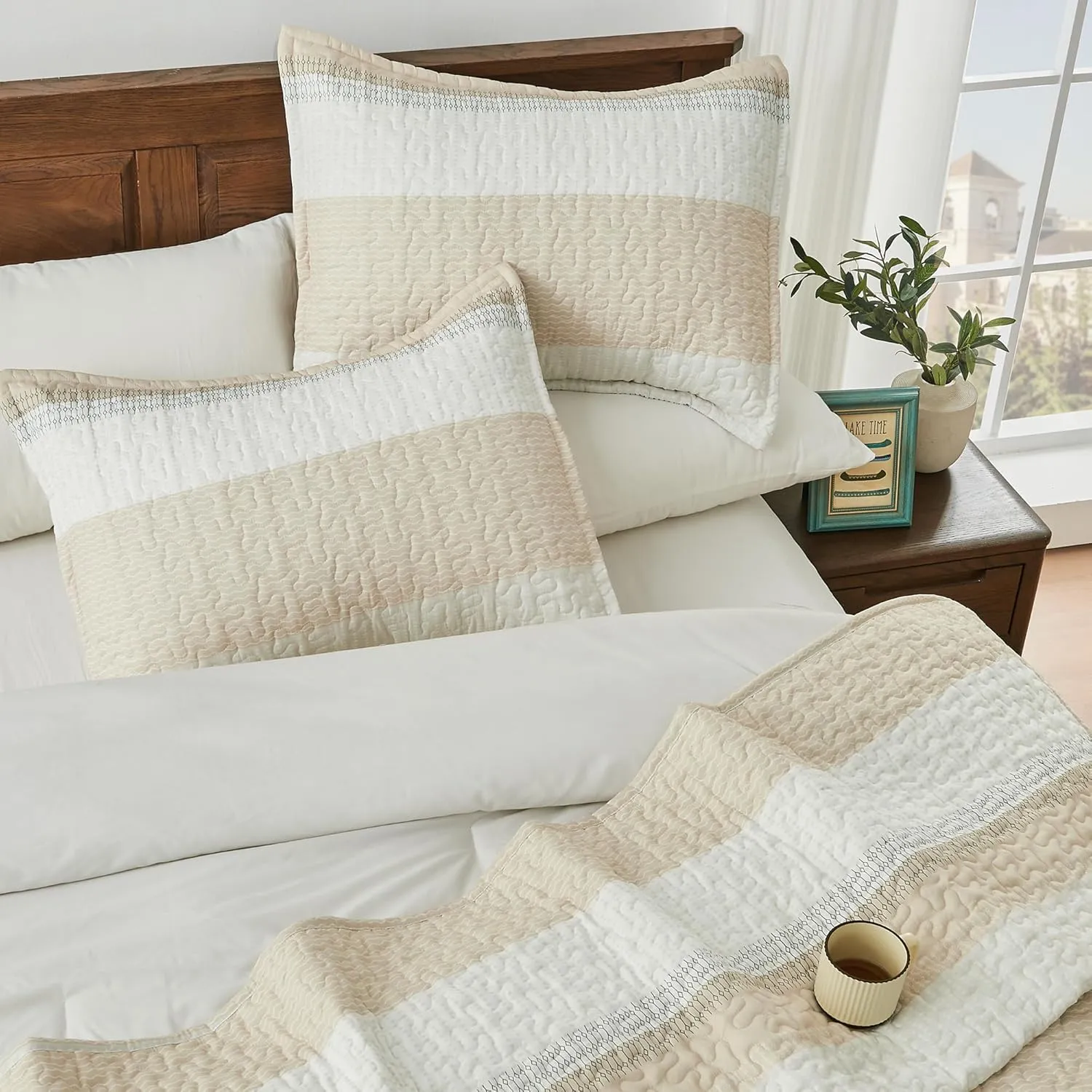 Andency Queen Quilt Bedding Set Beige, 3 Pieces Patchwork Beige Striped Ultra Soft Lightweight Bedspreads, Coverlets Set with 2 Pillow Shams for All Seasons (90"x96")