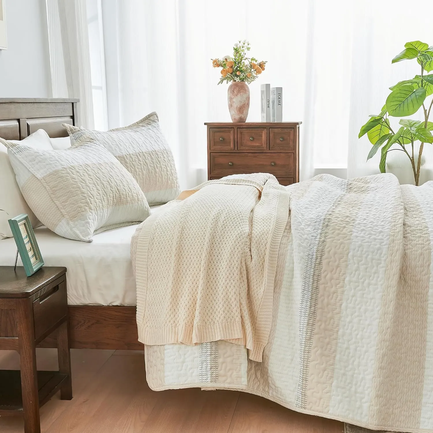 Andency Queen Quilt Bedding Set Beige, 3 Pieces Patchwork Beige Striped Ultra Soft Lightweight Bedspreads, Coverlets Set with 2 Pillow Shams for All Seasons (90"x96")