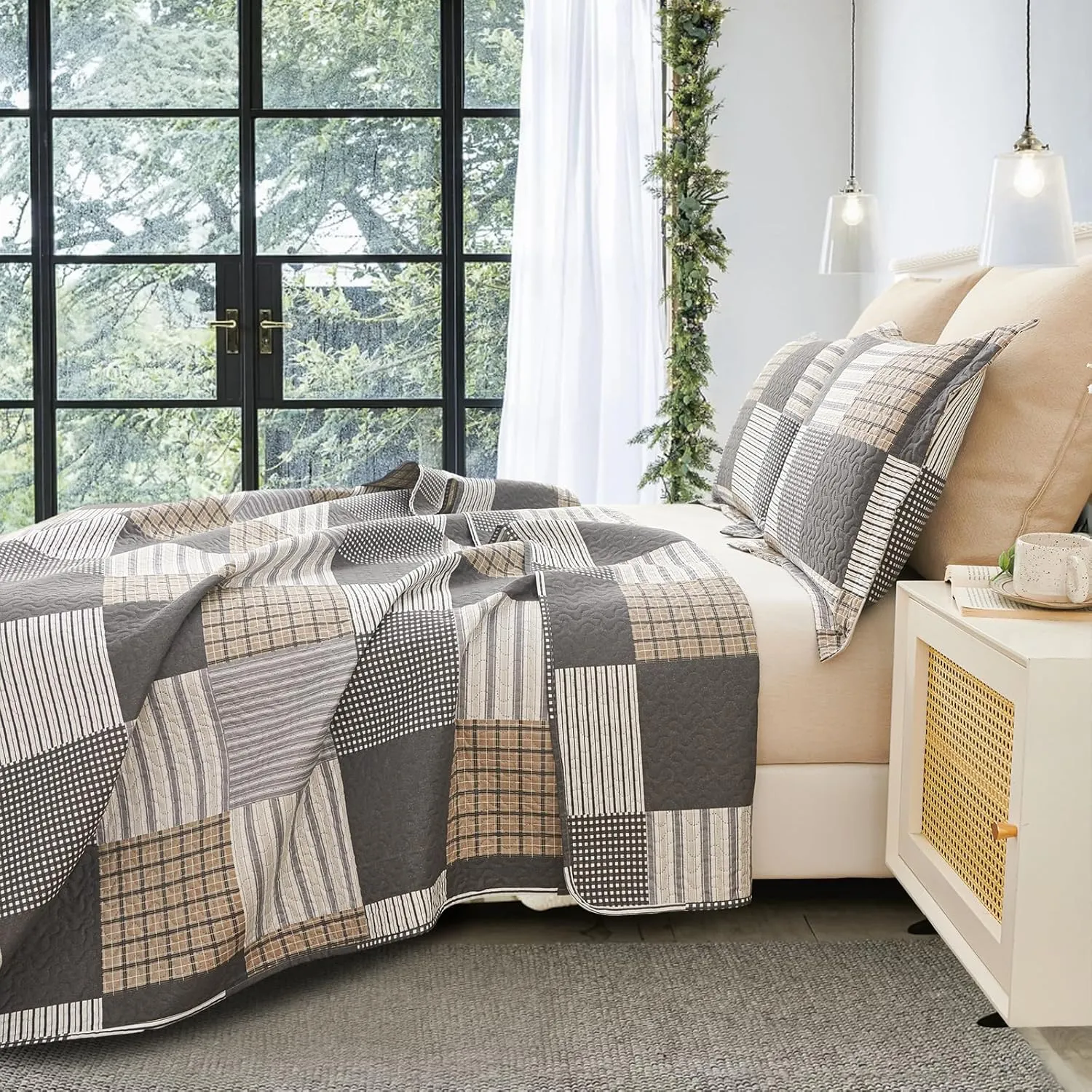 CHESITY Brown Black Plaid Bedding Sets, 3 Pcs King Size Quilt Bedspread Checked Patchwork Print Coverlets Bedcover Reversible Bed Cover Country Bedroom Decor(96"x 108")