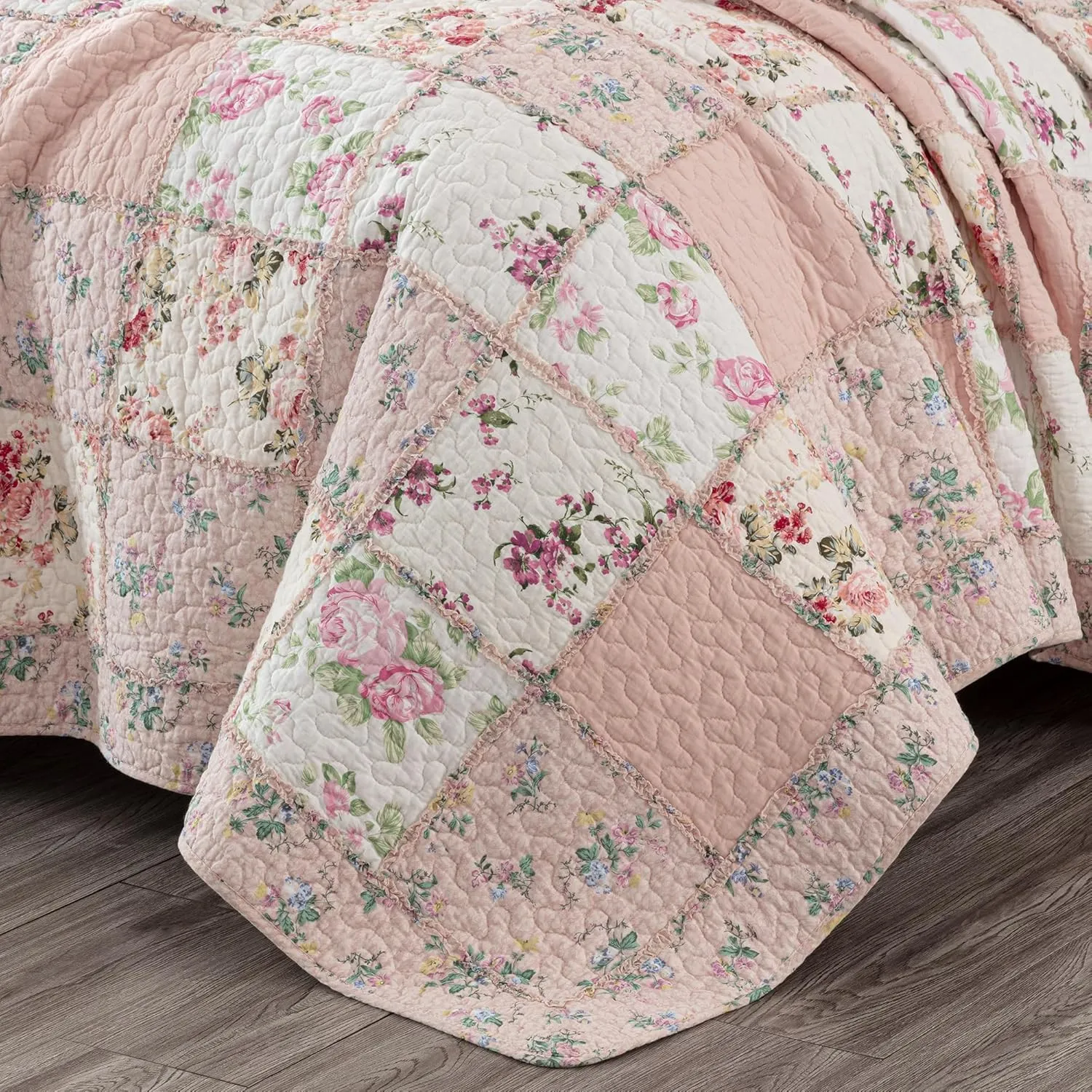 Chezmoi Collection Abbi 3-Piece Pink Shabby Chic Bedding King Quilt Set Pre-Washed Cotton Floral Coverlet Bedspread Ruffled Patchwork Quilt King Size