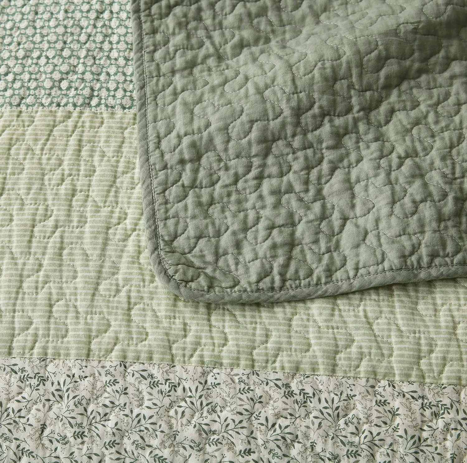 Chezmoi Collection Reed 3-Piece Chic Patchwork Striped Quilt Set - Green Floral Coverlet - Pre-Washed Cotton Lightweight Reversible Bedspread, King Size