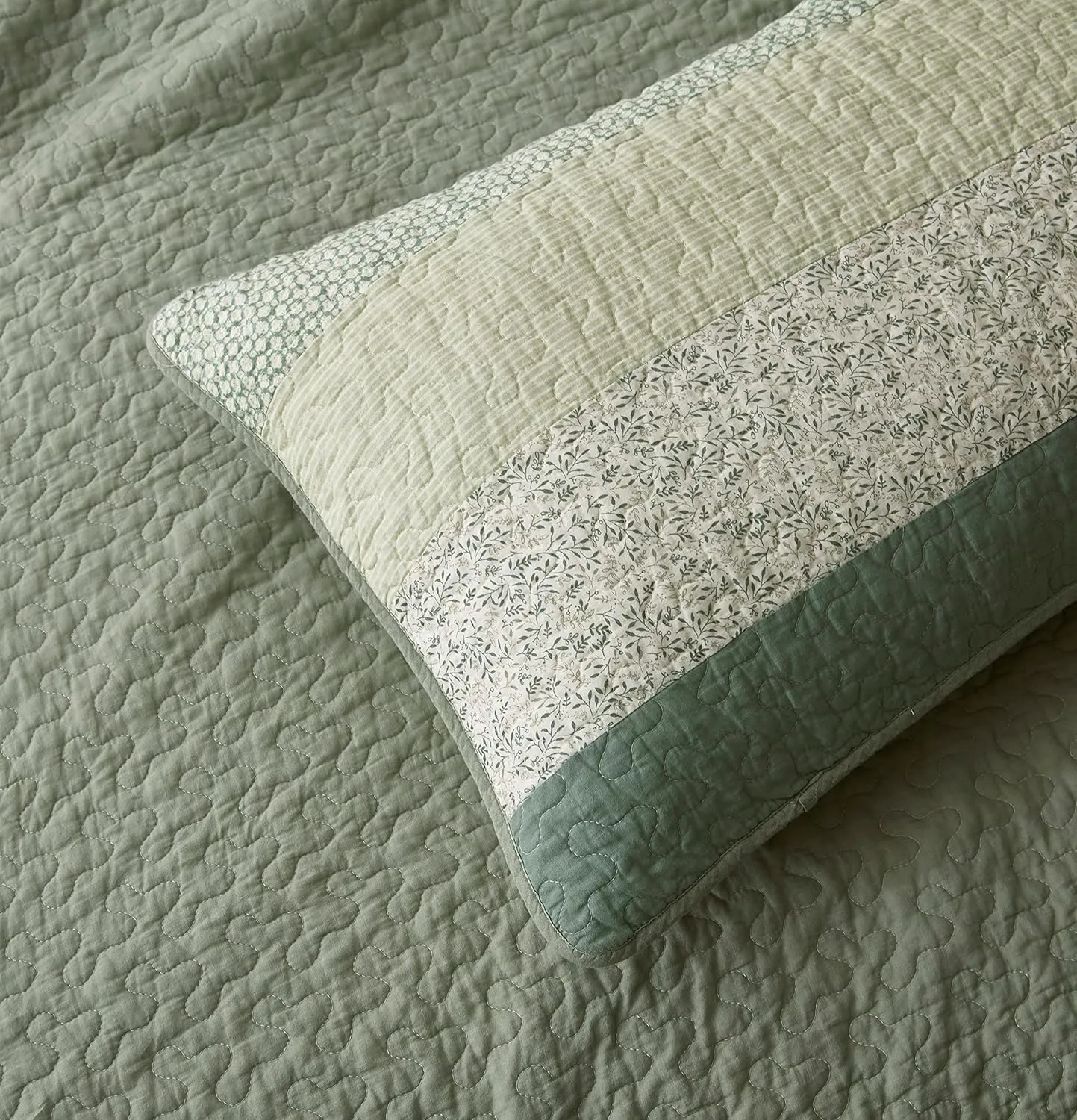 Chezmoi Collection Reed 3-Piece Chic Patchwork Striped Quilt Set - Green Floral Coverlet - Pre-Washed Cotton Lightweight Reversible Bedspread, King Size