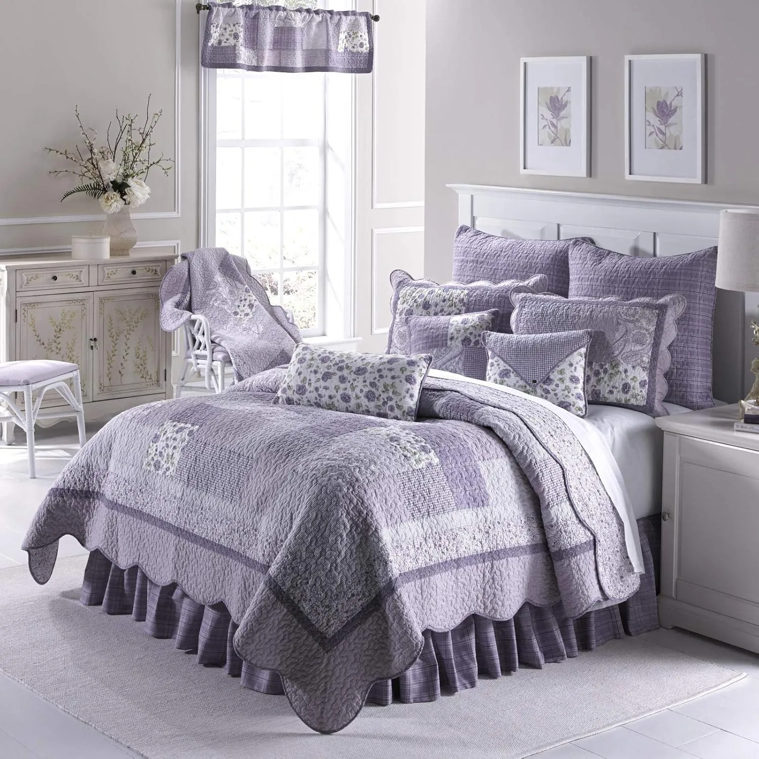 Donna Sharp Twin Quilt -Lavender Rose Cotton Contemporary Quilt with Patchwork Pattern- Machine Washable