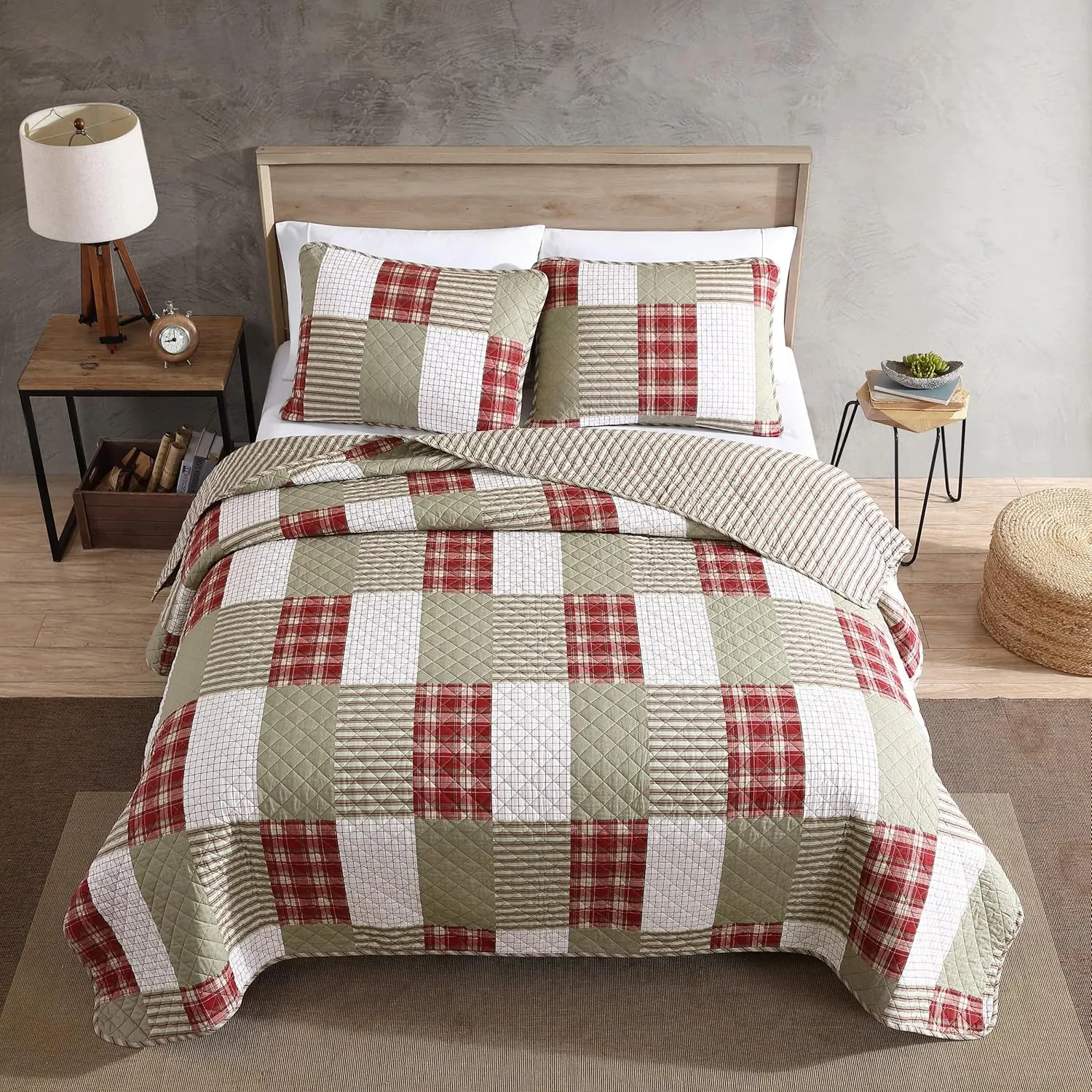 Eddie Bauer - Quilt Set, Reversible Cotton Bedding with Matching Shams, Lightweight Home Decor for All Seasons (Camino Island Red, Queen)