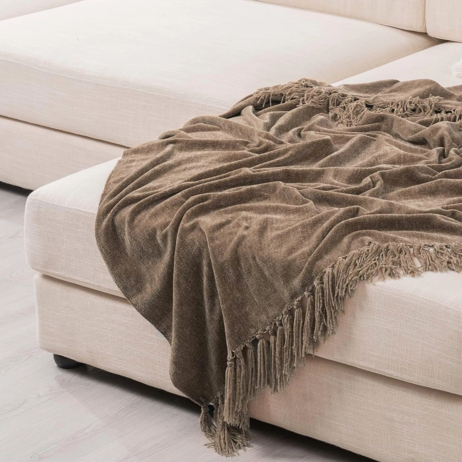 EVERGRACE Soft Chenille Throw Blanket for Couch, Cozy Plush Fuzzy Decorative Chenille Knit Throw Blanket with Tassels, Lightweight Blanket and Throws for Bed Sofa Gift Home Decor, Mocha Brown 50"x60"