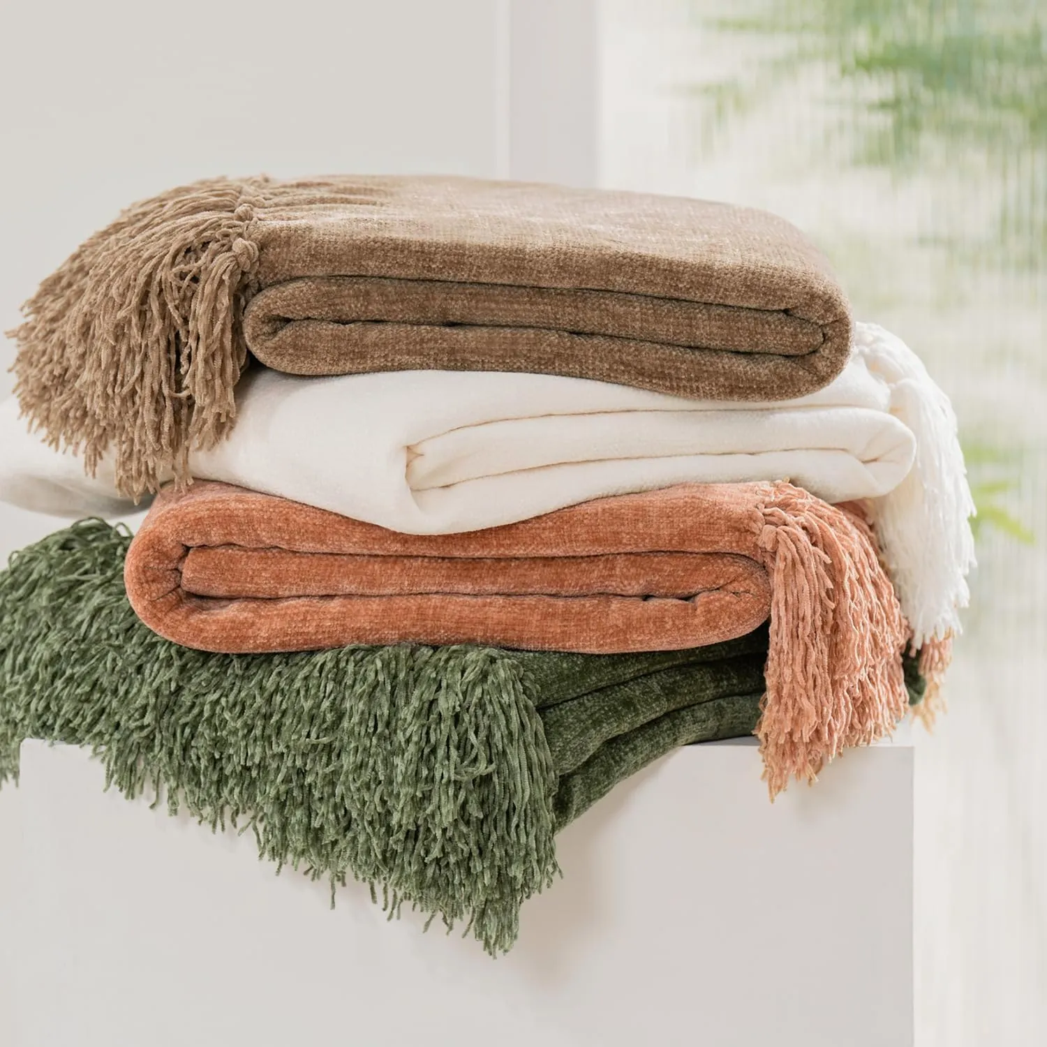 EVERGRACE Soft Chenille Throw Blanket for Couch, Cozy Plush Fuzzy Decorative Chenille Knit Throw Blanket with Tassels, Lightweight Blanket and Throws for Bed Sofa Gift Home Decor, Mocha Brown 50"x60"
