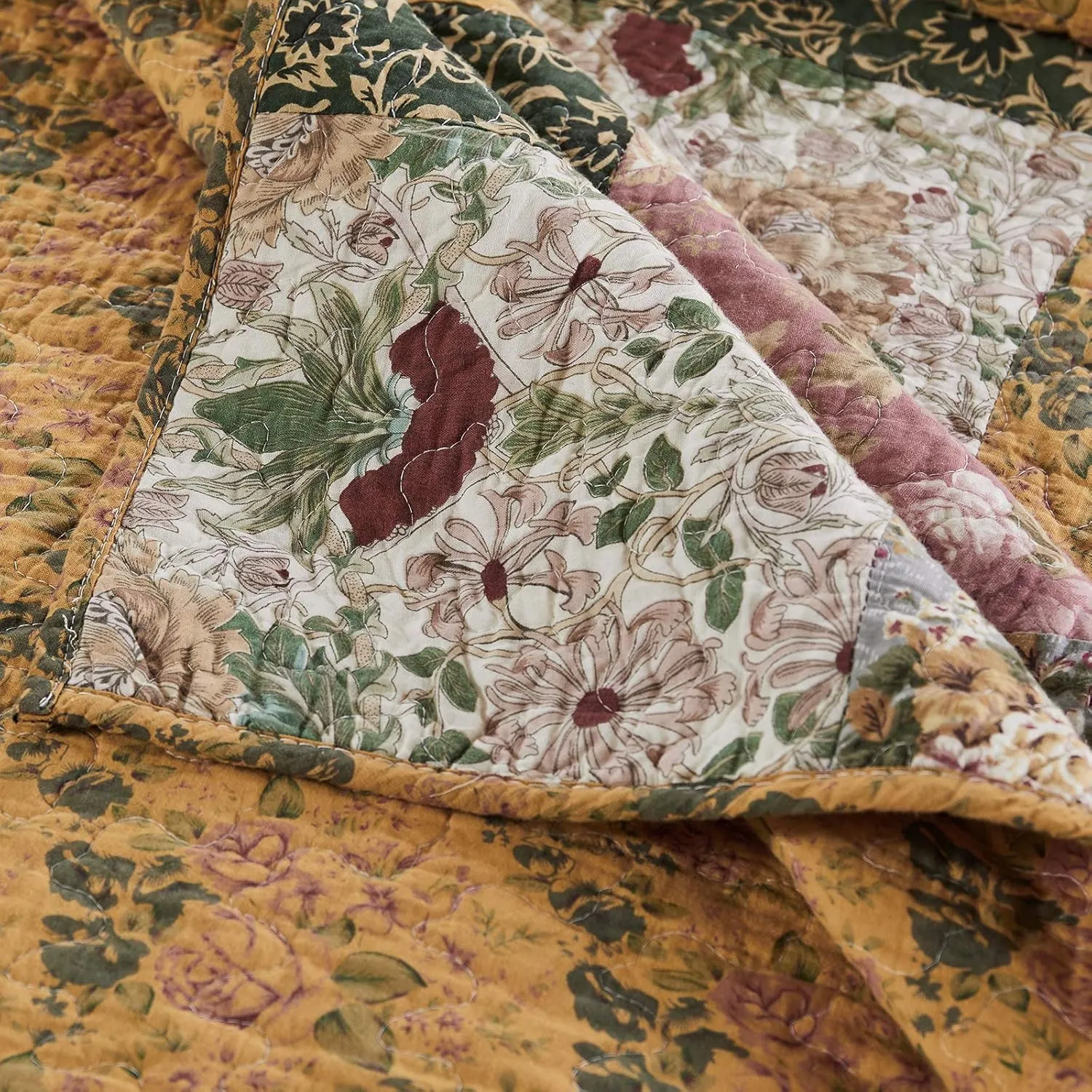 Greenland Home Antique Chic 100% Cotton Authentic Patchwork Quilt Set, with Bedspread Coverage, 3-Piece Jumbo King