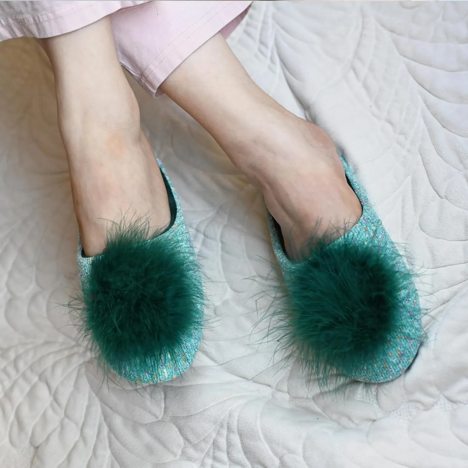 GRITHEIM Women's Fuzzy Pom Pom Velvet Memory Foam House Slippers Ladies Cozy Chenille Knit Bedroom Slippers Non-slip Sole Indoor Outdoor