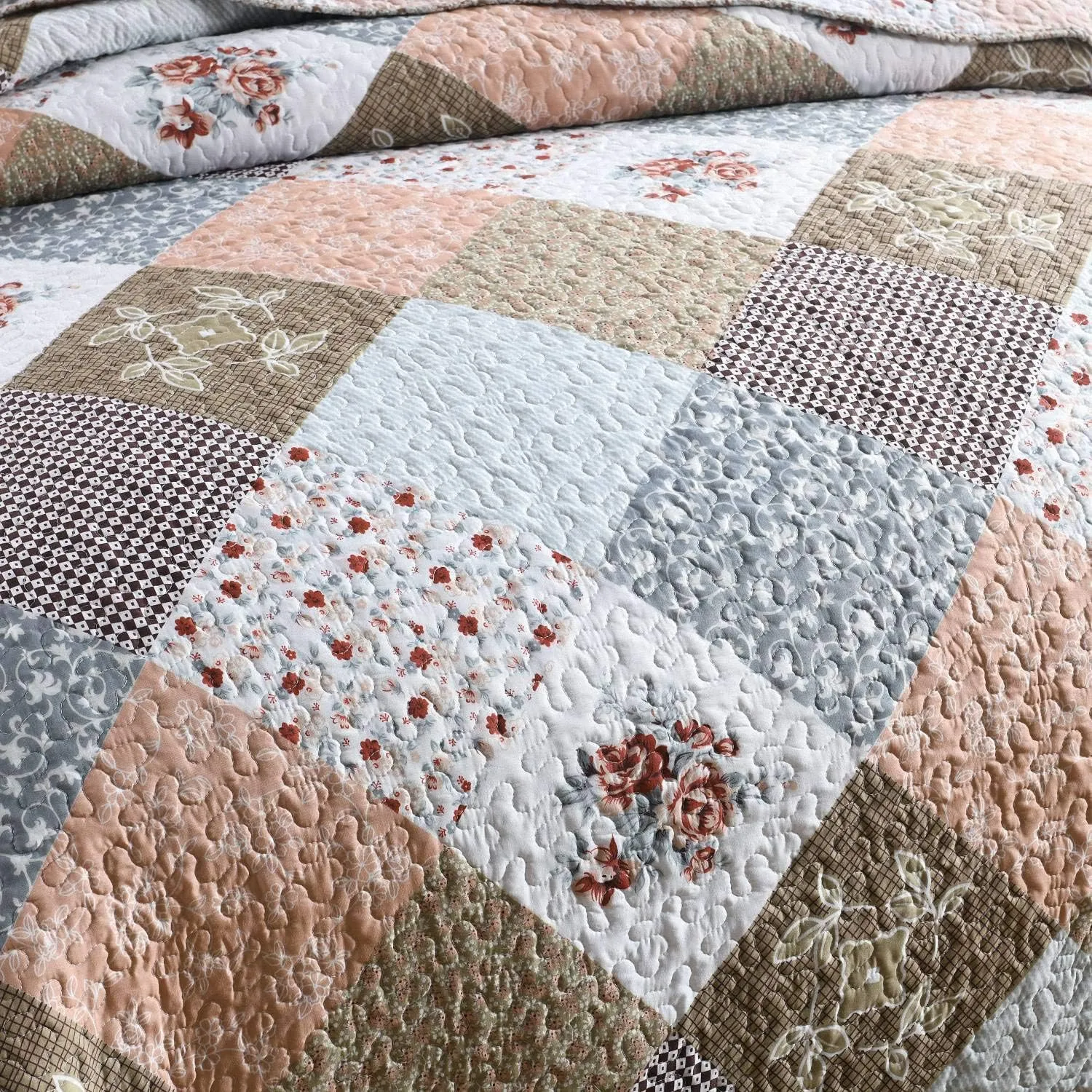 HoneiLife Quilt Set Twin Size - 2 Piece Microfiber Quilts Reversible Bedspreads Patchwork Coverlets Floral Bedding Set All Season Quilts with Geometric and Little Rose Print Pattern，Coffee