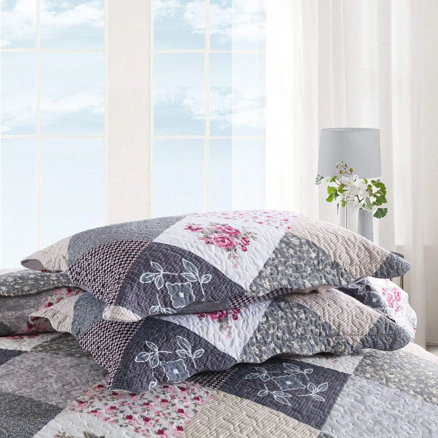 HoneiLife Quilt Set Twin Size - 2 Piece Microfiber Quilts Reversible Bedspreads Patchwork Coverlets Floral Bedding Set All Season Quilts with Geometric and Little Rose Print Pattern，Grey
