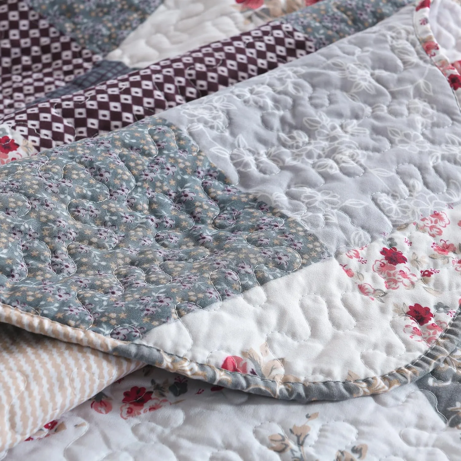 HoneiLife Quilt Set Twin Size - 2 Piece Microfiber Quilts Reversible Bedspreads Patchwork Coverlets Floral Bedding Set All Season Quilts with Geometric and Little Rose Print Pattern，Grey