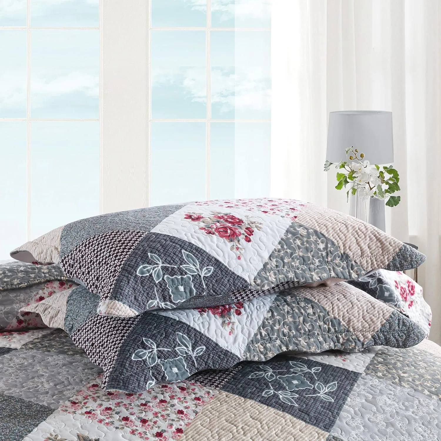 HoneiLife Quilt Set Twin Size - 2 Piece Microfiber Quilts Reversible Bedspreads Patchwork Coverlets Floral Bedding Set All Season Quilts with Geometric and Little Rose Print Pattern，Grey