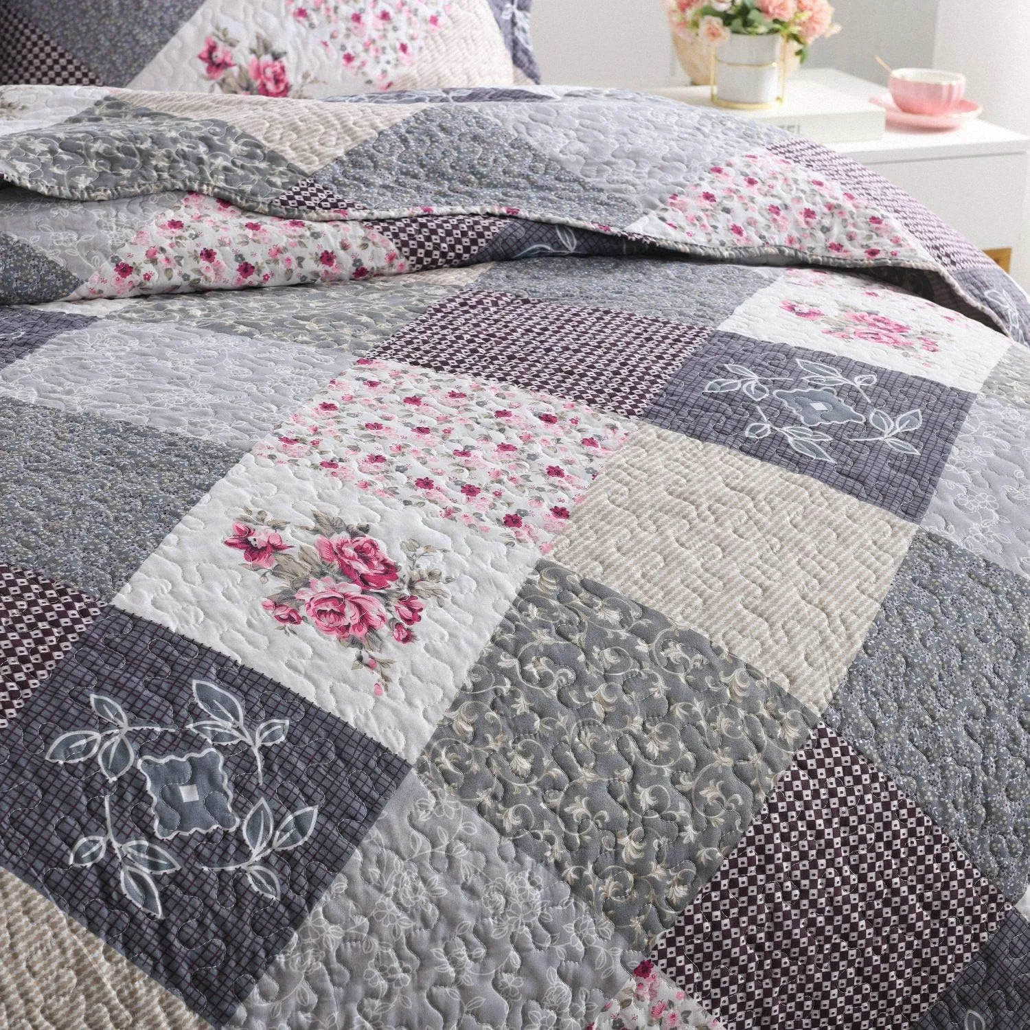 HoneiLife Quilt Set Twin Size - 2 Piece Microfiber Quilts Reversible Bedspreads Patchwork Coverlets Floral Bedding Set All Season Quilts with Geometric and Little Rose Print Pattern，Grey