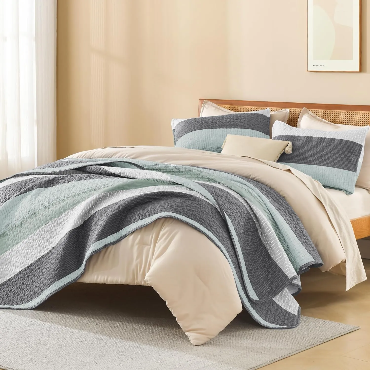 Litanika Quilt Queen Size Sage Green, Stripe Patchwork Summer Bedspread Coverlet 3 Pieces, Soft Lightweight Microfiber Quilted Bedding Set for All Season(1 Quilt, 2 Pillowcases)