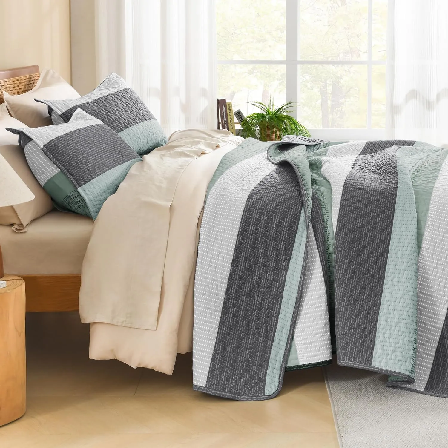 Litanika Quilt Queen Size Sage Green, Stripe Patchwork Summer Bedspread Coverlet 3 Pieces, Soft Lightweight Microfiber Quilted Bedding Set for All Season(1 Quilt, 2 Pillowcases)