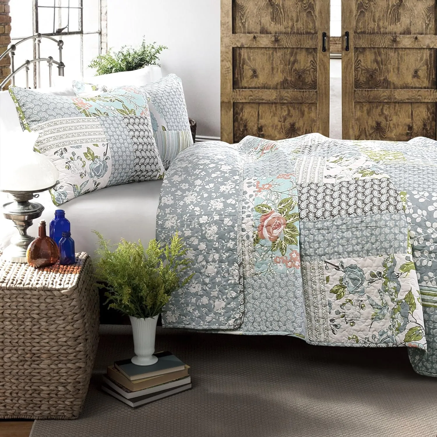 Lush Decor Roesser Quilt | Patchwork Floral Reversible Print Pattern Country Farmhouse Style 3 Piece Bedding Set - King - Blue