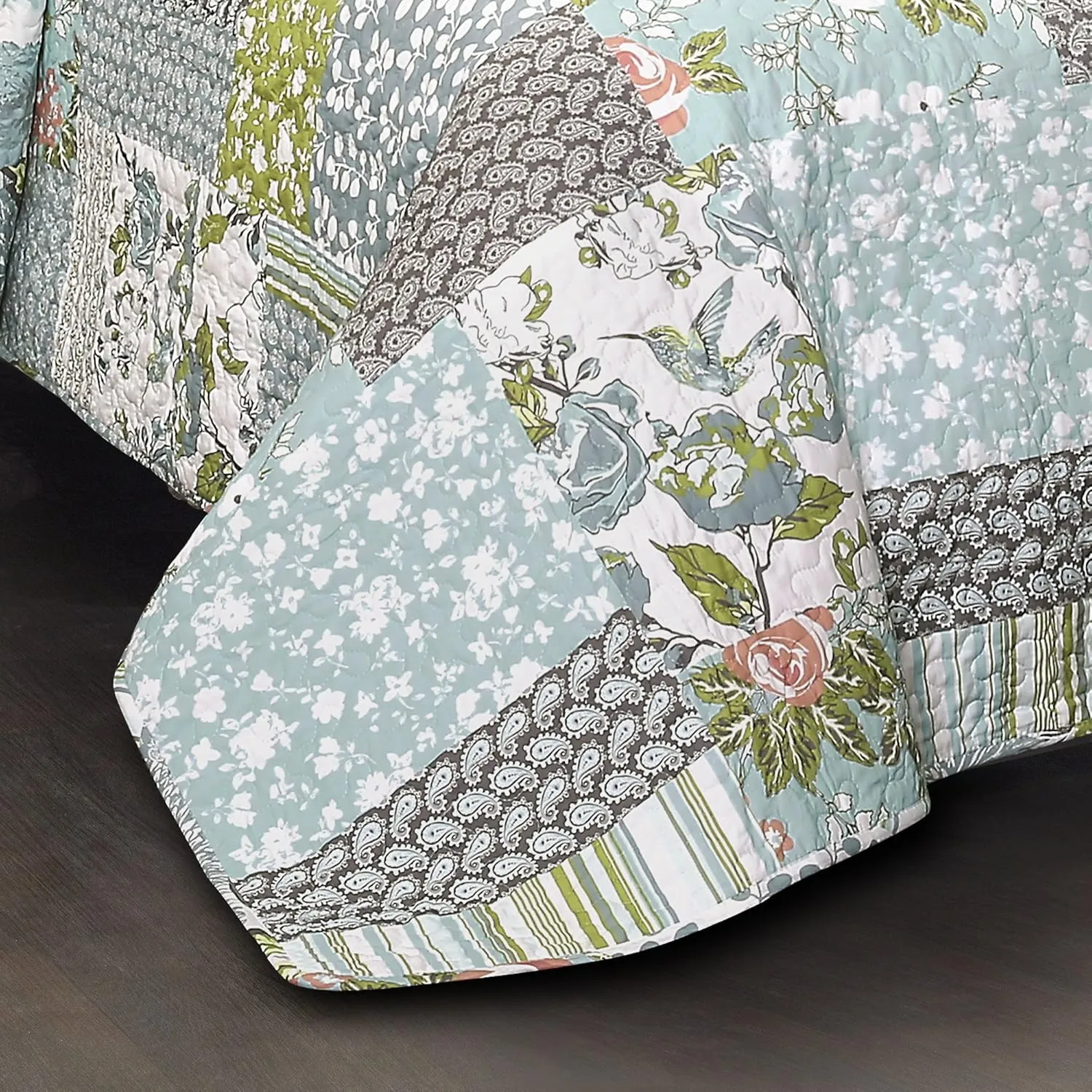 Lush Decor Roesser Quilt | Patchwork Floral Reversible Print Pattern Country Farmhouse Style 3 Piece Bedding Set - King - Blue