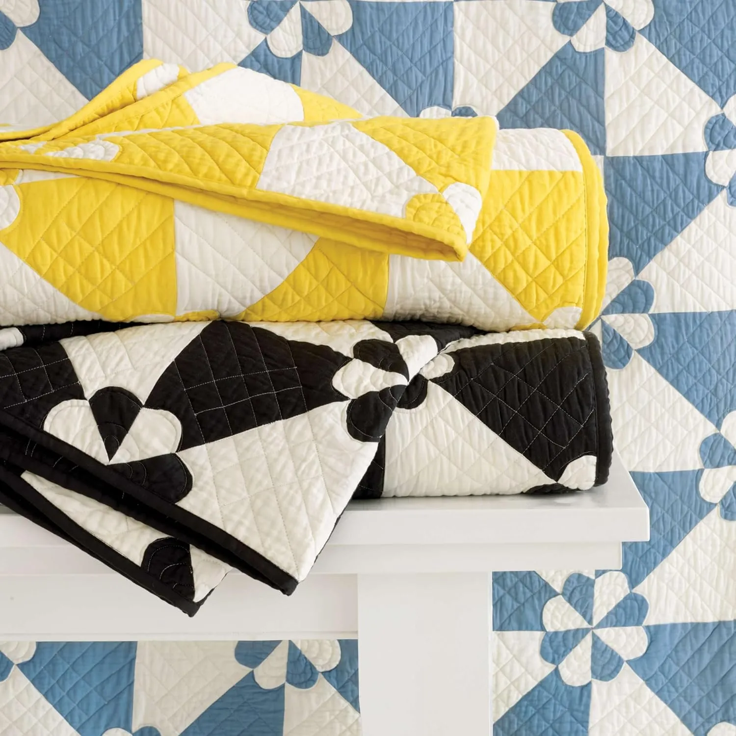 Sunny Side Quilt, Full/Queen, Blue Geometric Pattern
