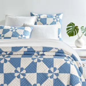 Sunny Side Quilt, Full/Queen, Blue Geometric Pattern