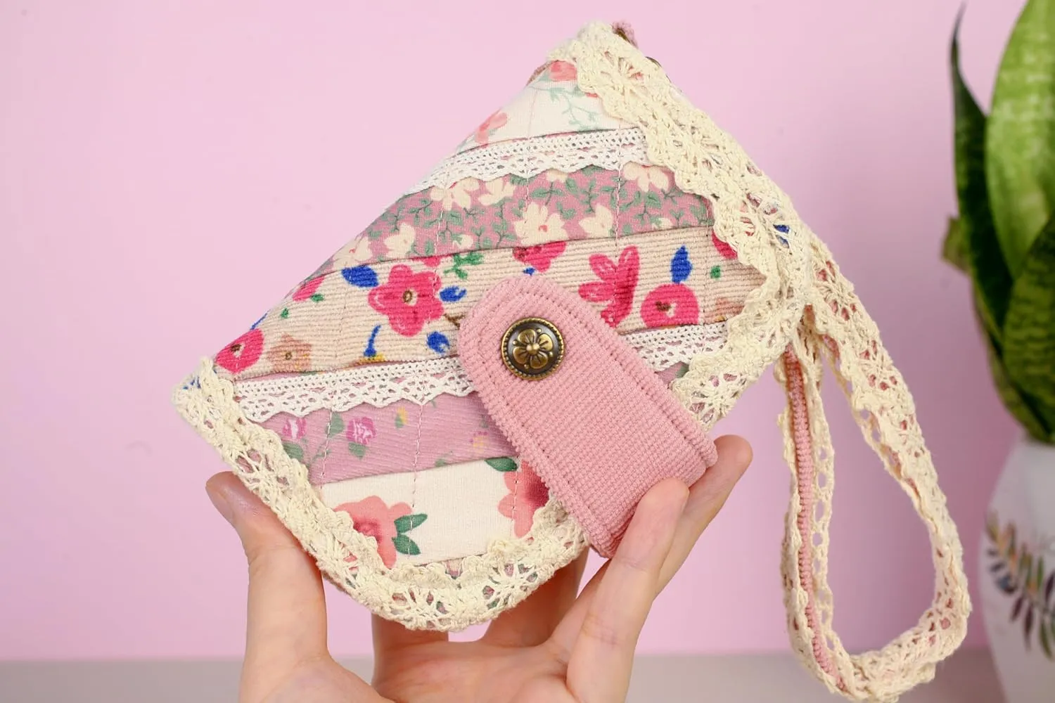 THE ARTISAN'S WHISPER Women Bifold Wallet, Vintage Fabric Wallet, Floral Bifold Wallet, Small Womens Wallet, Bifold Card Holder, Compact Ladies Purse, Gifts For Her (Pink)