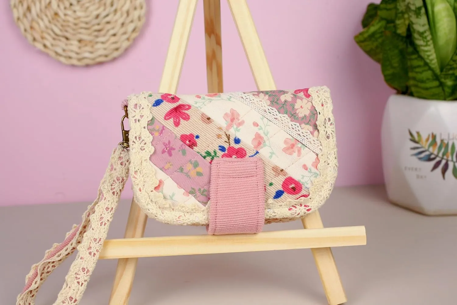 THE ARTISAN'S WHISPER Women Bifold Wallet, Vintage Fabric Wallet, Floral Bifold Wallet, Small Womens Wallet, Bifold Card Holder, Compact Ladies Purse, Gifts For Her (Pink)