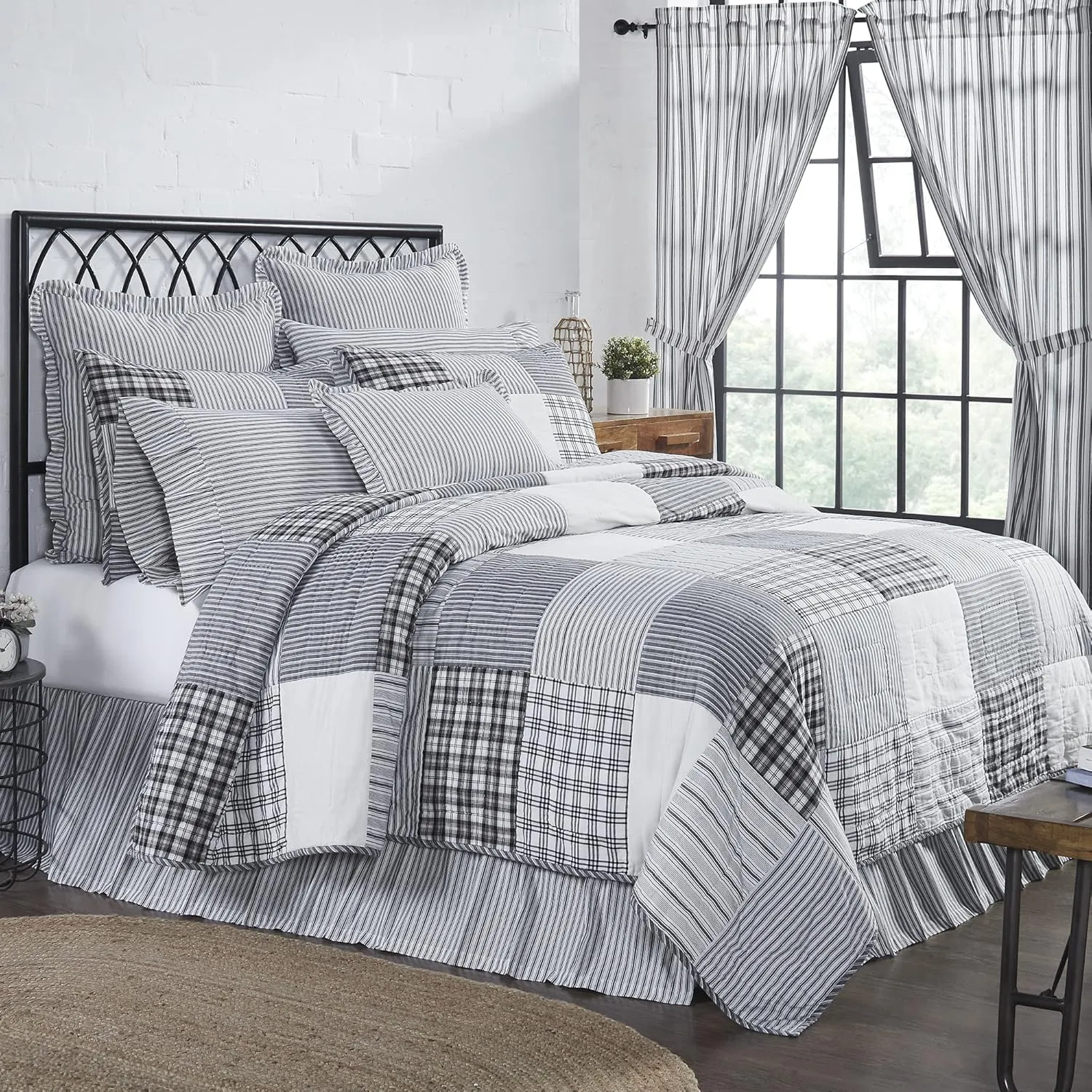 VHC Brands, Sawyer Mill Patchwork Reversible Queen Quilt, Black, 90x90