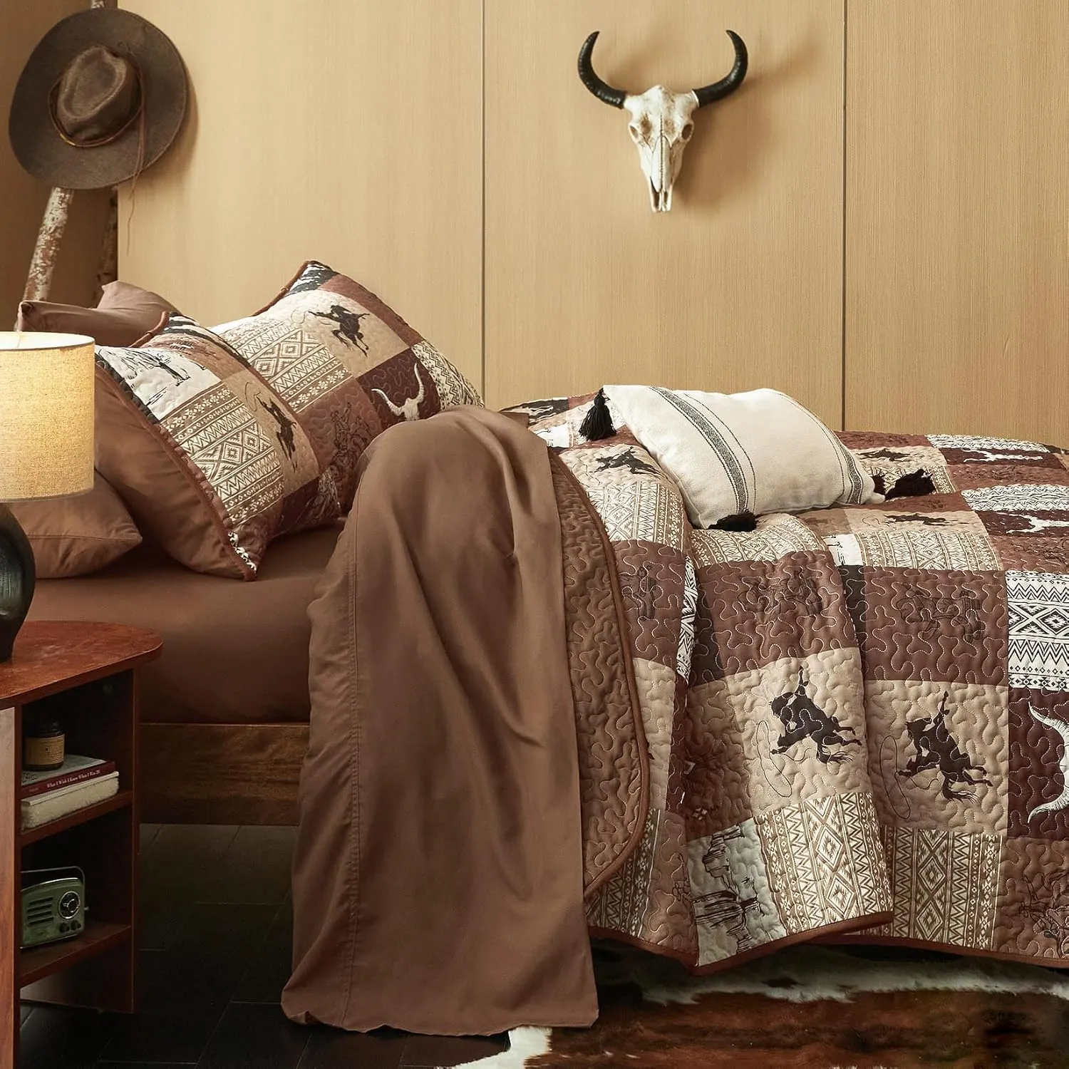 Wake In Cloud - Western Quilt Set, Southwestern Aztec Country Horse Cowboy Ranch Tribal Native American, Reversible Lightweight Bedspread Coverlet, 3 Pieces, Tan Brown, Queen/Full Size