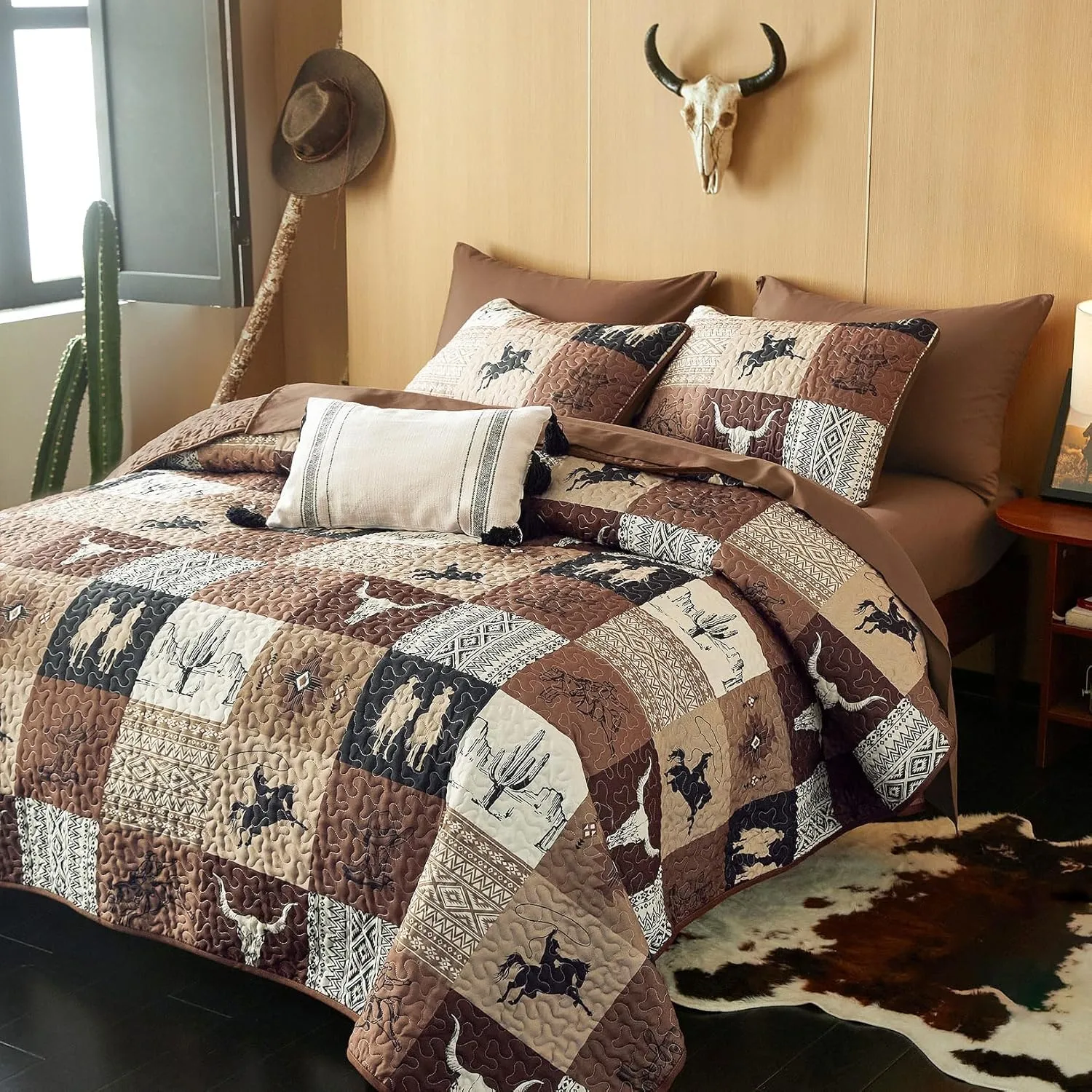 Wake In Cloud - Western Quilt Set, Southwestern Aztec Country Horse Cowboy Ranch Tribal Native American, Reversible Lightweight Bedspread Coverlet, 3 Pieces, Tan Brown, Queen/Full Size