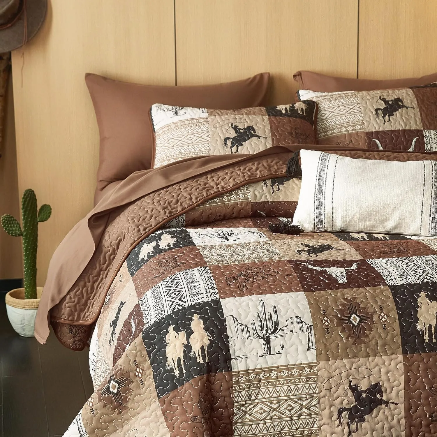 Wake In Cloud - Western Quilt Set, Southwestern Aztec Country Horse Cowboy Ranch Tribal Native American, Reversible Lightweight Bedspread Coverlet, 3 Pieces, Tan Brown, Queen/Full Size
